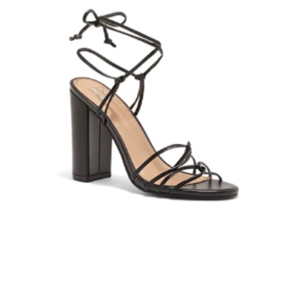 Womens wraparound ankle chunky heals in black.